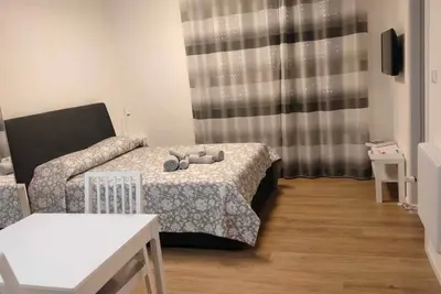 Image de Studio apartment with lovely little terrace