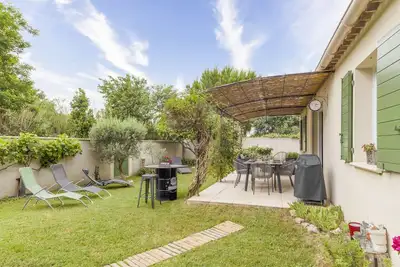 Image de Au Pied des Tours - on walking distance from Chateaurenard.