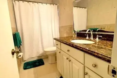 Image de Cheerful 3 Br villa w/free parking & beach walk