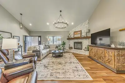 Image de Hike, Golf, Ski & More! Spacious Ruidoso Home