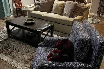 Image de Chic Rancher 7br Compound Near Graceland & Airport\n