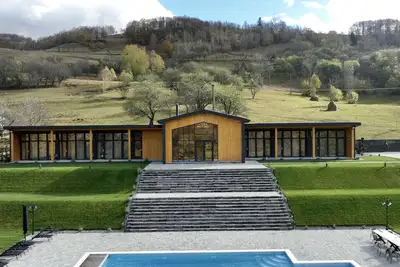 Image de Experience luxury and comfort at the \"Friends\" Cabin in the Apuseni Mountains
