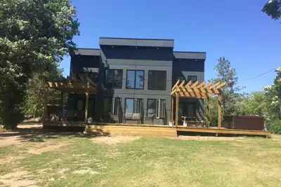 Image de Tranquil Waterfront Cabin - Grand Beach Manitoba - Sunset Lakehouse