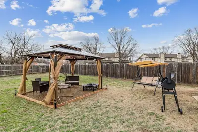 Image de Kings, 75\" Tv & Swing Duplex in West Wichita