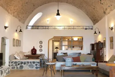 Image de Gorgeous Santorini Villa | 2 Bedrooms | Villa Illumi | Spacious Terrace with Courtyard Views | Exo Gonia