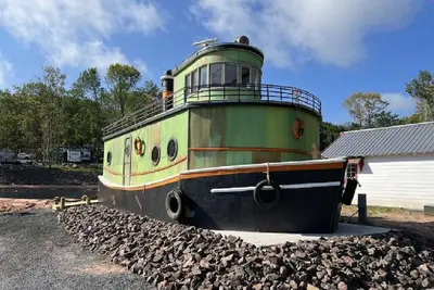 Image de Tug Boat- Deluxe Cabin #4 on map