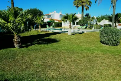 Image de A lovely Spacious 3 Bedroom sleeps 6 pool large grounds, enclosed condominium