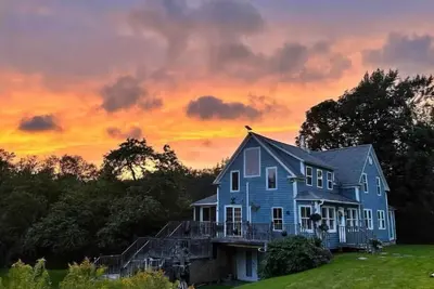 Image de North River Lodge\nBeautiful Century home with 4 bedrooms and 3 bathrooms