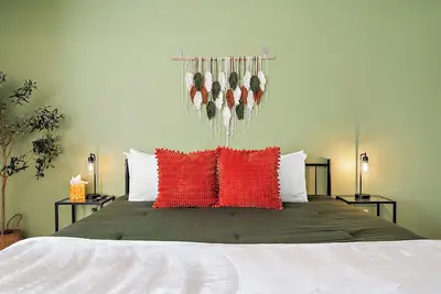 Image de Chandler Charm: Stylish Downtown Haven