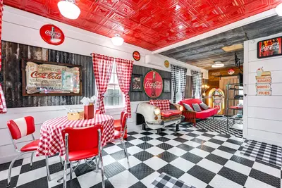 Image de Fifties Diner-Style Llano Home w/ Shared Fire Pit