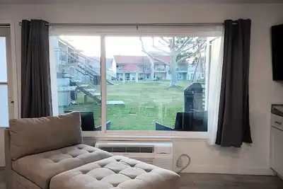 Image de #115-Cozy corner unit near pool/hot tub/gorge shuttle-book separately