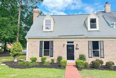 Image de Master's Rental: Newly Renovated 3 Bed Home 3 miles from Course!