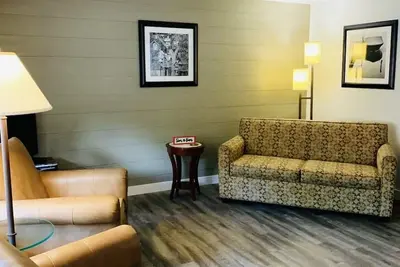 Image de Cozy retreat across the street from Shawano lake.