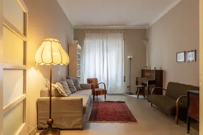 Image de Comfortable apartment located on the mezzanine floor of a renovated period building, with four floors in total. There is a flight of stairs at the entranceIt accommodates 4 people in 100 m2 of spaceIt is a 17-minute walk from the Mm Lepanto metro stop, t