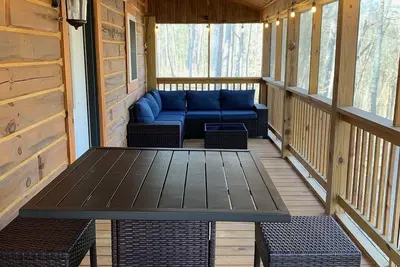 Image de Eagle's Landing - 1-bedroom cabin plus sleeping loft minutes from Patoka Lake