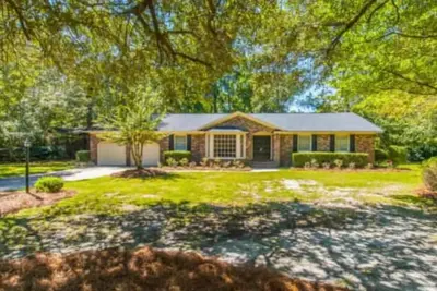 Image de Lowcountry Family Home in Historic Charleston neighborhood near beaches, pets!