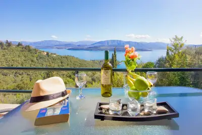 Image de Evora Apt: Sea Views, Aircon, WiFi - Sleeps 4 in Corfu