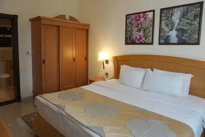 Image de One Bedroom Apartments Near Khalid Lake