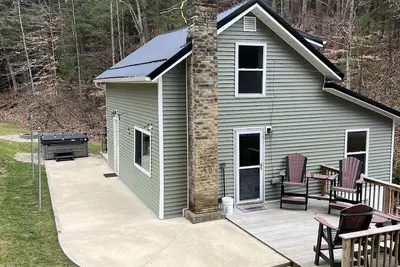 Image de Cottage on the Creek \nPeaceful Stay Loudonville, Ohio. New Hot Tub