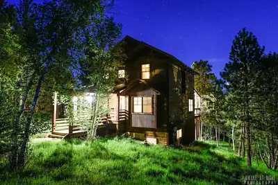 Image de Rustic 4 bedroom cabin at Gilded Mountain, wifi, pool access, paved roads