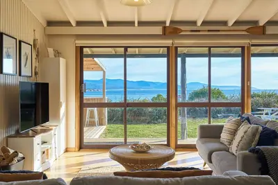 Image de Waubs Beach Cottage - Freycinet Holiday Houses