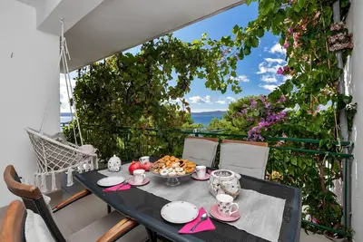 Appartement d'une chambre avec le balcon et la vue sur le mer Drasnice, Makarska (A-22698-b)