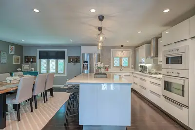 Image de Mt Washington Oasis, minutes to Nfl Draft -N Shore with parking & 3 full baths!