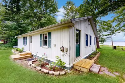 Image de Lakefront cabin on North Pond with private beach & dock