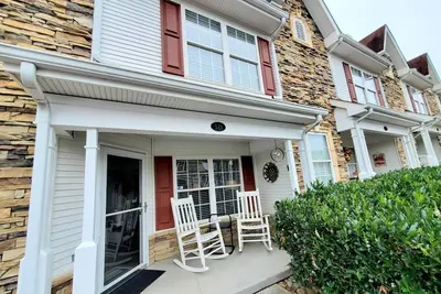 Image de Award-Winning Resort Stay—2br Villa w/ Pool & Fireplace by Beyond Expectations