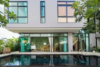 Image de Luxury King, 3 Bedroom with Gym, AirCon, Bbq, Sauna-Rare- in West Phuket