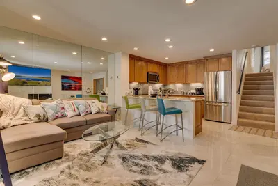 Ski in Ski out Modern Condo next to Stagecoach lift and lodge (Sl416j)