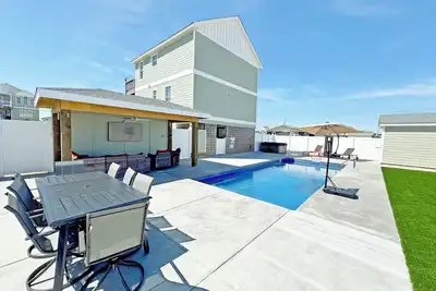 Image de Kd300- Walk to Beach, Heated Saltwater Pool, Hot Tub