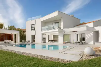 Image de Design Luxus Villa mit Swimmingpool im Ruhige Lage