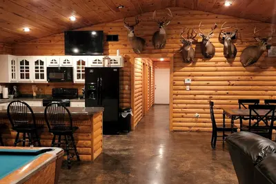 Image de Big parking lot for boats w/hookup, near boat ramp! Private Cabin at Goat Island