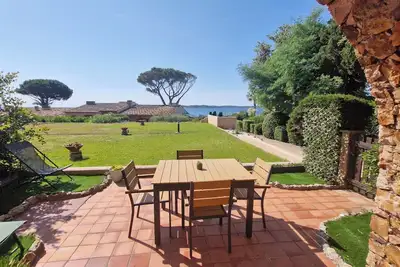 Image de Appartement vue mer Studio avec coin-nuit lit 140 en rez-de-jardin.