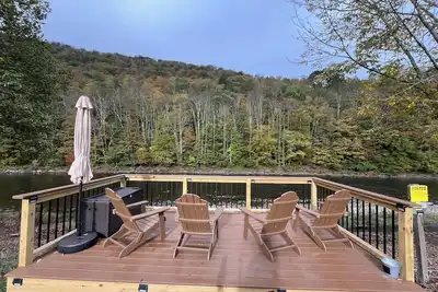 Image de Cozy 2-bedroom apartment with Private River Access