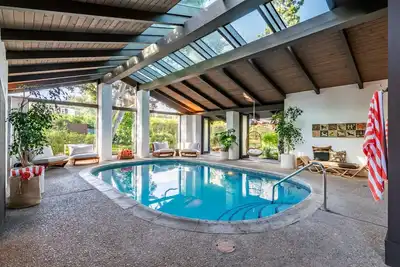 Image de Mid-Century Modern Montecito Escape
