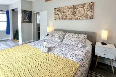 Image de TROPlCAL Haven-Bbq/Washer/Dryer-Near Beach/Lake/Park/Mall/Gym/Restaurant/Marina!