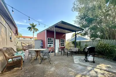 Image de TROPlCAL Haven-Bbq/Washer/Dryer-Near Beach/Lake/Park/Mall/Gym/Restaurant/Marina!