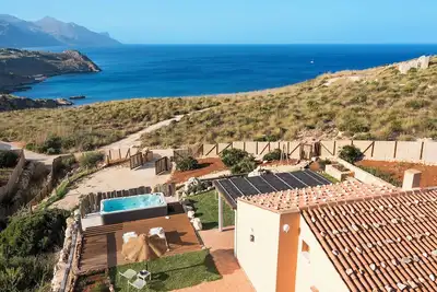 Image de Villa Faraglioni by the sea with pool, Cala Bianca