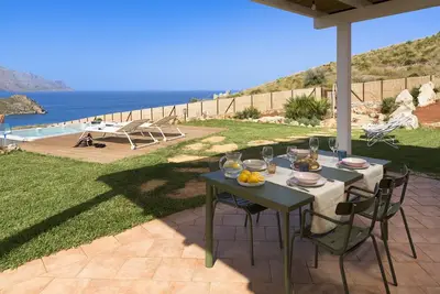 Image de Villa Guidalona by the sea with pool, Cala Bianca