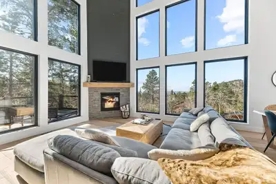 Image de Norski - Hot Tub, Sauna, New Modern Cabin with Amazing Views