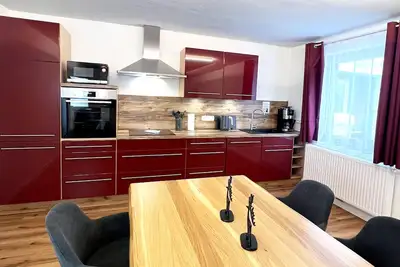 Image de Gesindehaus - Moderne Ferienwohnung mit Kamin, 2 Etagen, Sowie Garten und Grill