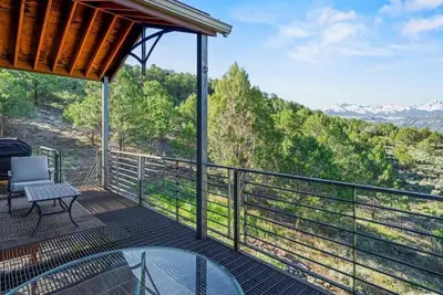 Shining Mountain 3 Br. /2. 5 Ba. /Den/Str2023-014