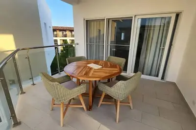 Image de \"Sun, Sand, and 2 Bedrooms\"