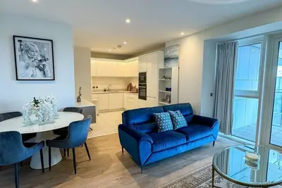 Elegant 2 Bedroom Apartment in Grand Canal