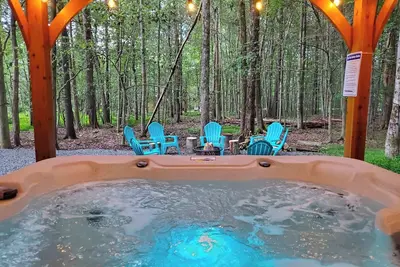 Image de Pocono Chalet Getaway | Pools, Hot Tub, Lakes