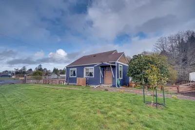 Image de 'Blackberry Cottage' w/ Yard Near Westport & Beach