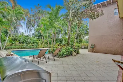 Image de Modern 6br Villa Resort Style Pool on Golf Course