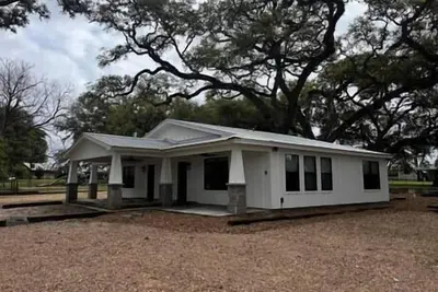 Image de 1b- Country Escape Under Tx Oaks!